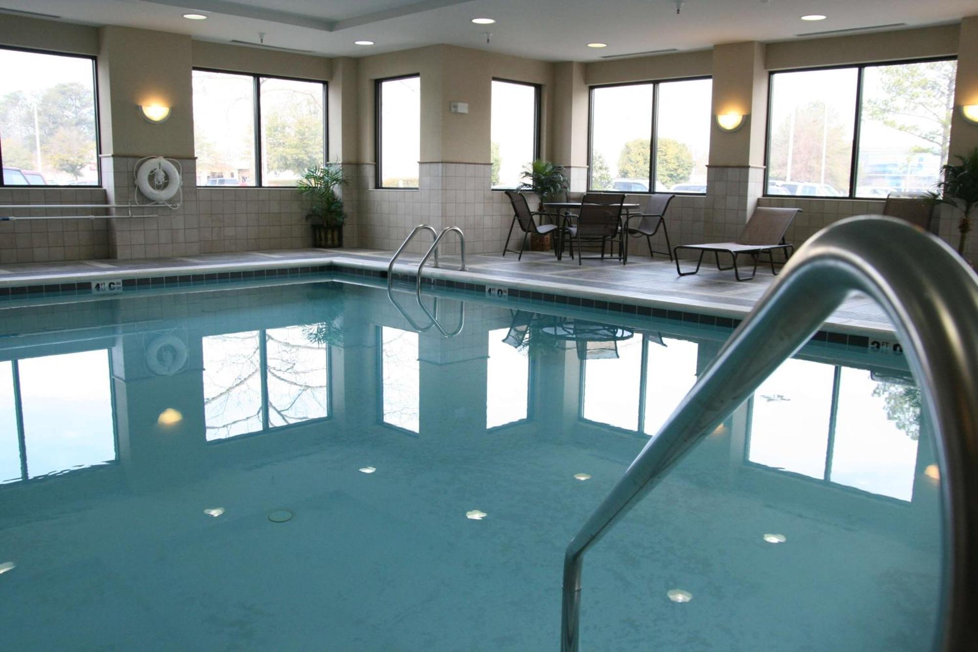 Hampton Inn & Suites Norfolk-Airport Экстерьер фото